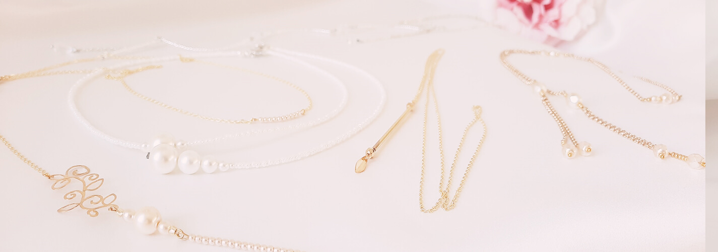 collier de dos de mariée