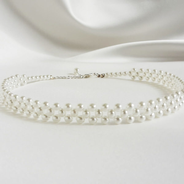collier de mariée ras de cou intemporel perles de verre nacrées blanches
