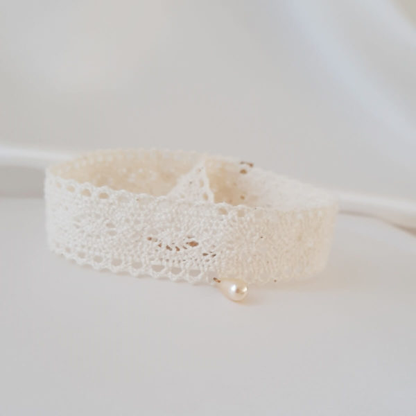 collier de mariée vintage, ras de cou en dentelle de coton crème et pendentif goutte nacrée