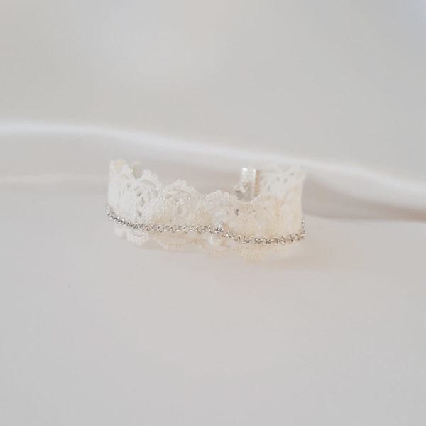 bracelet de mariée vintage dentelle de coton crème et chaine argentée