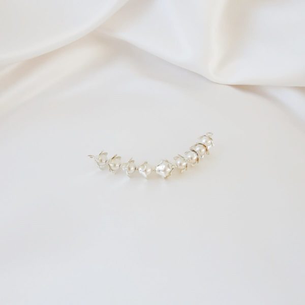 20210ornement-coiffure-mariée-perles-fleurs922_145747 ornement de cheveux pour coiffure de mariée en perles nacrées et fleur argentées