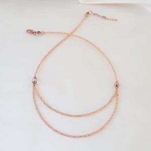 collier de mariée moderne et délicat en perles de rocaille dorées rose et perles à facettes