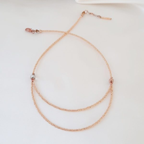 collier-mariée-perles-doré-rose collier de mariée moderne et délicat en perles de rocaille dorées rose et perles à facettes