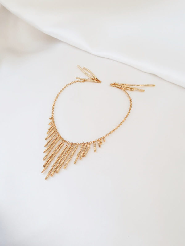 ornement-coiffure-mariage-perles-chaine ornement de cheveux pour le mariage en perles de rocaille dorées et chaine dorée