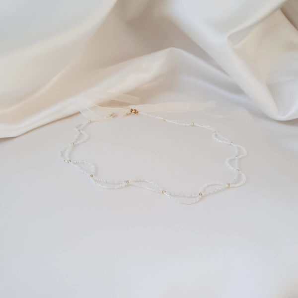 collier-perles-mariage collier de mariée perles de rocailles opales dorées et ruban d'organza