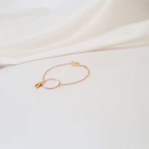 bracelet de mariée moderne, chaine dorée et cercle, perles et sequins