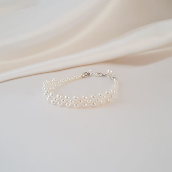 bracelet de mariée intemporel perles de verre nacrées blanches