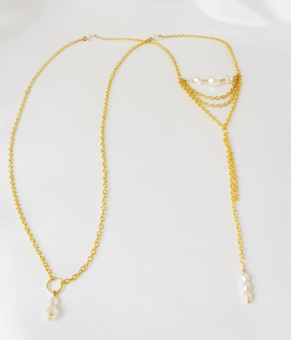 collier-dos-mariée-perles-décolleté-profond sautoir de dos moderne fine chaine dorée et perles à facettes en verre de boheme