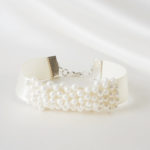 bracelet de mariée ruban de satin et goutte de verre ivoire clair