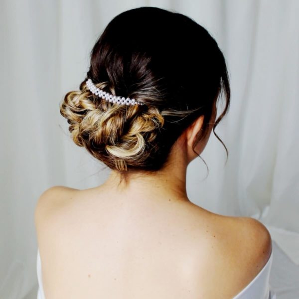 ornement- coiffure-mariée-perles-blanches ornement de coiffure de mariée intemporel perles de verre nacrées blanches