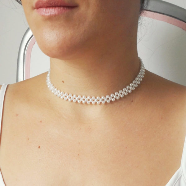 Collier de mariée intemporel ras de cou perles de verre nacrées blanches