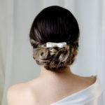 peigne de mariée nœud en satin ivoire clair et cristal swarovski