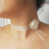 collier-ras de cou-mariée-organza collier de mariée ras de cou bohême chic en organza ivoire, fleur organza et perle nacrée