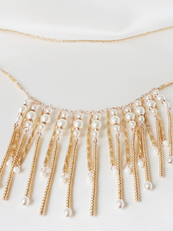 collier-dos-mariée-original-doré-rose sautoir de dos perles et chaines dorées rose pour robe de mariée décolletée dans le dos