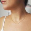 collier de mariée minimaliste intemporel perles de rocailles et chaine dorée