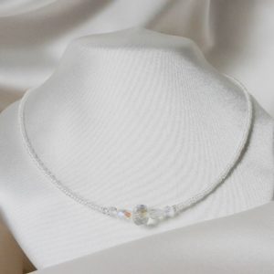 collier de mariée intemporel perles de rocailles et perles à facettes irisées