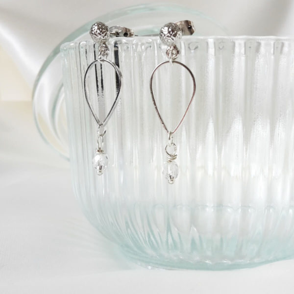 boucles-oreilles-mariée-pendantes boucles d'oreilles de mariée goutte argentée, perles à facettes et puce d'oreille ronde