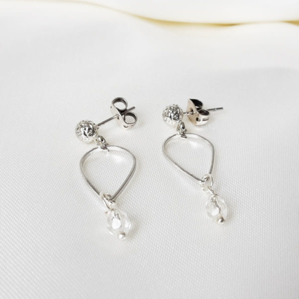 boucles-oreilles-mariée-pendantes boucles d'oreilles de mariée goutte argentée, perles à facettes et puce d'oreille ronde