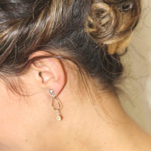 boucles-oreilles-mariée-pendantes boucles d'oreilles de mariée goutte argentée, perles à facettes et puce d'oreille ronde