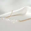 collier-mariée-simple-minimaliste-doré-rose collier de mariée minimaliste, rang de perles à facettes irisées et chaine dorée rose