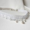 collier-mariée-dentelle-rétro-vintage collier de mariée vintage ras de cou dentelle de coton blanc, perles nacrées et gouttes nacrées