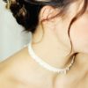 collier-mariée-dentelle-rétro-vintage collier de mariée vintage ras de cou dentelle de coton blanc, perles nacrées et gouttes nacrées