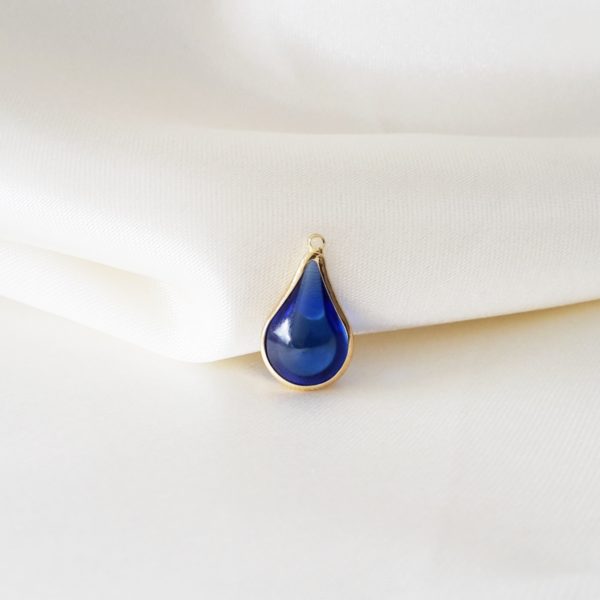 collier-mariée-pendentif-goutte-bleu goutte de verre transparente bleue