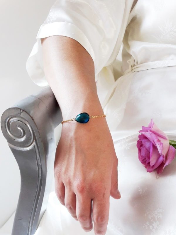 CLEA BR 1 (4) bracelet de mariée chaine dorée et pendentif goutte de verre à facette bleu lagon