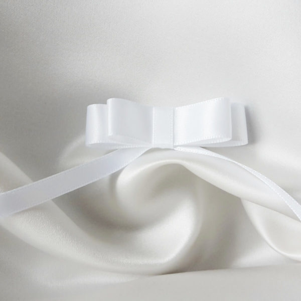 barrette de mariée classique chic intemporel, nœud de satin blanc