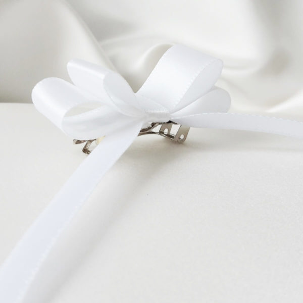barrette de mariée classique chic intemporel, nœud de satin blanc