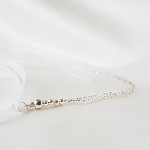 headbanc-coiffure-mariée-minimaliste headband de mariée perles de rocaille et ruban d'organza