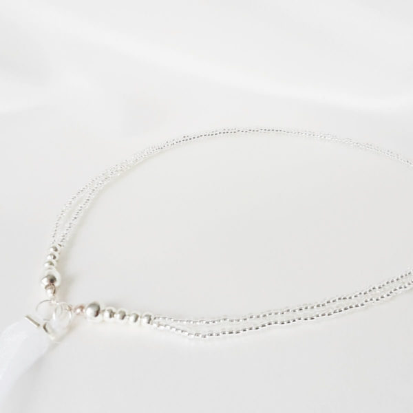 headbanc-coiffure-mariée-minimaliste headband de mariée perles de rocaille et ruban d'organza