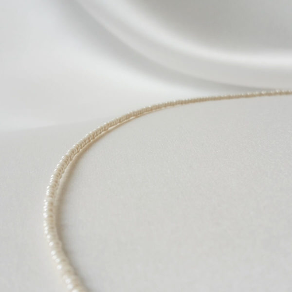 collier-mariée-perles-simple collier de mariée simple et minimaliste en perles de rocailles