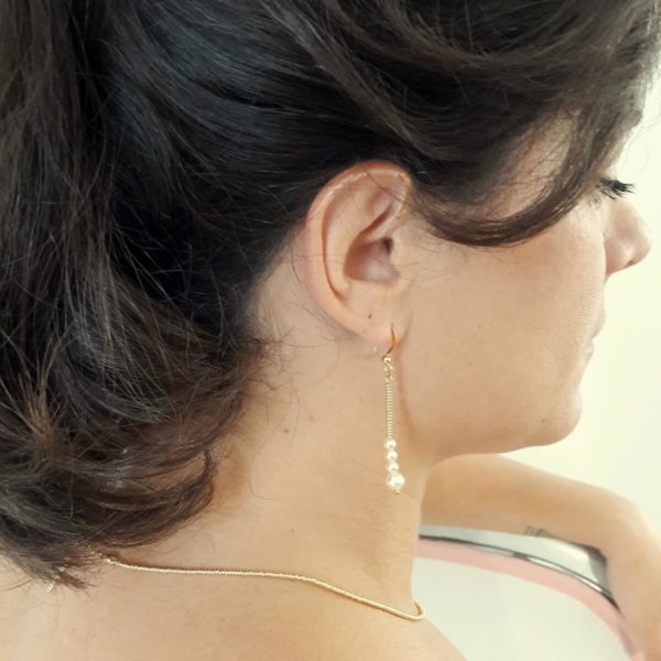 boucle-oreille-mariée-pendantes-perles boucles d'oreilles de mariée perles de rocailles dorées et perles de verre nacrées