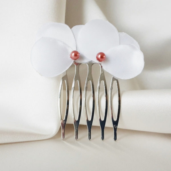 peigne-mariée-pétales-perles peigne de mariée pétale de satin et perles nacrées