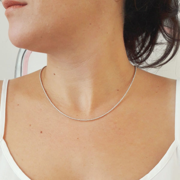 collier-mariée-perles-simple collier de mariée simple et minimaliste en perles de rocailles