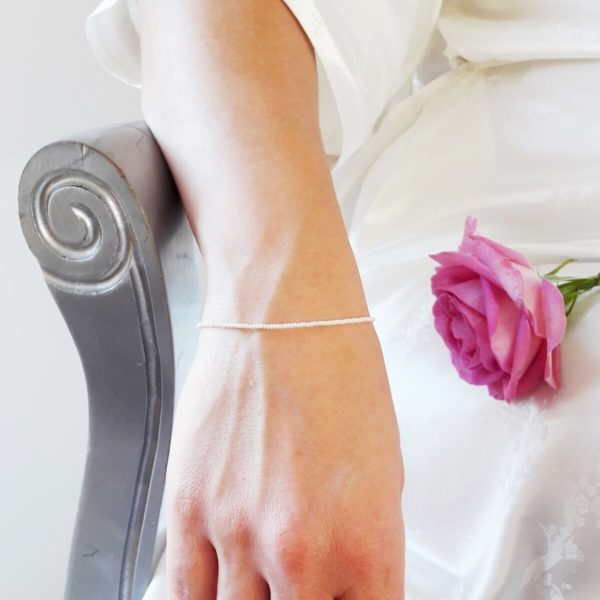 bracelet de mariée simple et minimaliste en perles de rocailles