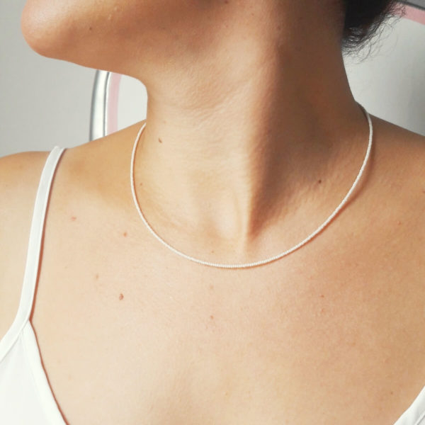 collier-mariée-perles-simple collier de mariée simple et minimaliste en perles de rocailles