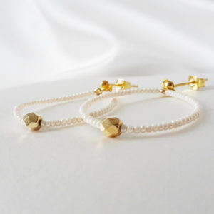 boucles d'oreilles de mariée créoles perles de rocailles et perles à facettes