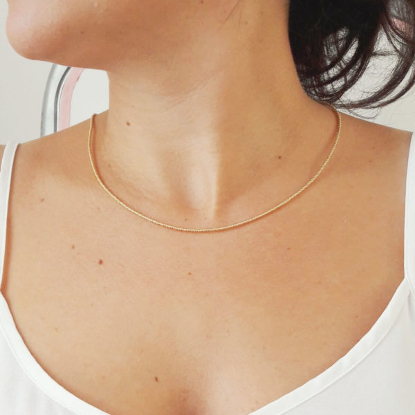 collier-mariée-perles-simple collier de mariée simple et minimaliste en perles de rocailles