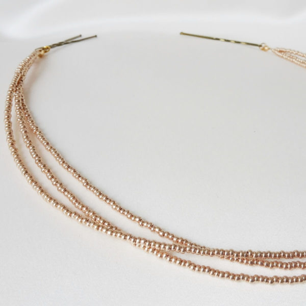 headband de mariée bohême chic sur trois rangs en perles de rocailles couleur champagne