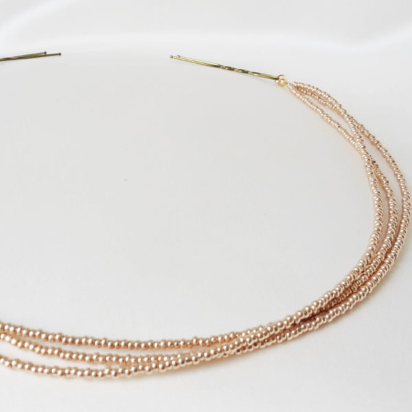 headband de mariée bohême chic sur trois rangs en perles de rocailles couleur champagne