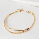 bracelet de mariée moderne et délicat en perles de rocaille dorées rose et perles à facettes