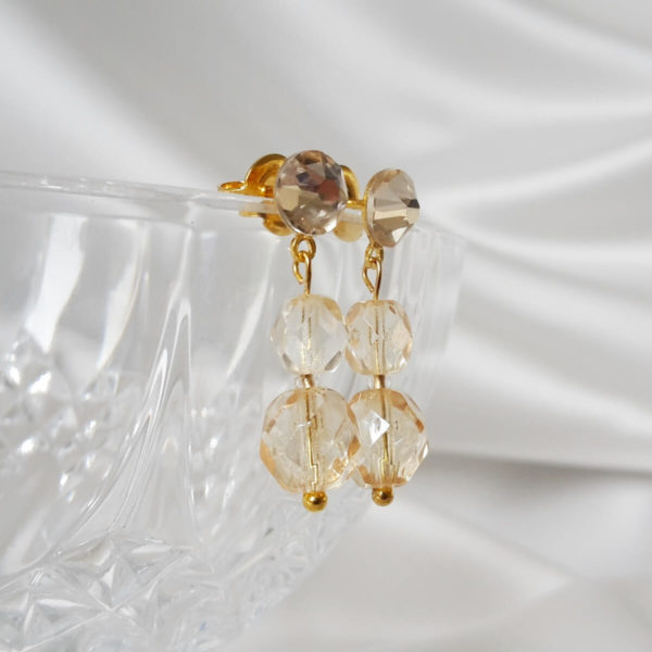 boucles-oreilles-mariée-pendantes boucles d'oreilles de mariée délicates avec puce d'oreille strass swarovski, perles à facettes en verre de bohême