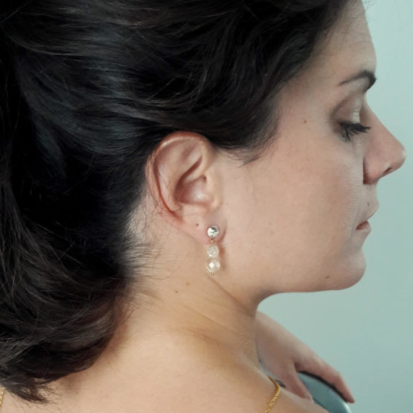 boucles-oreilles-mariée-pendantes boucles d'oreilles de mariée délicates avec puce d'oreille strass swarovski, perles à facettes en verre de bohême