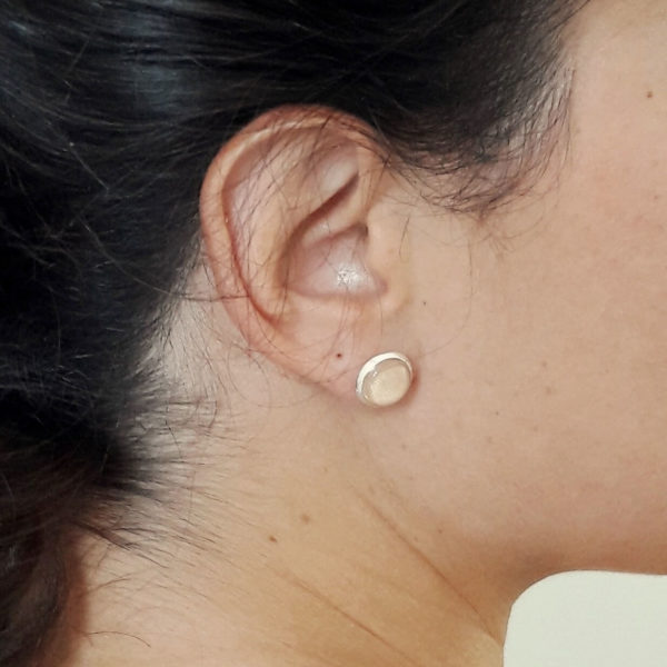 puce-oreille-mariée-verre-satin boucles d'oreilles puce d'oreilles verre et satin à personnaliser