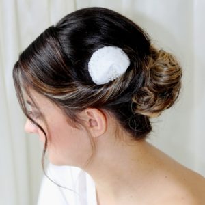 peigne pour coiffure de mariée, pétales de tulle et perles nacrées