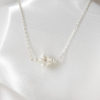 collier-mariée-minimaliste-perles-boheme collier de mariée bohême chic minimaliste perle nacrée et chaine argentée
