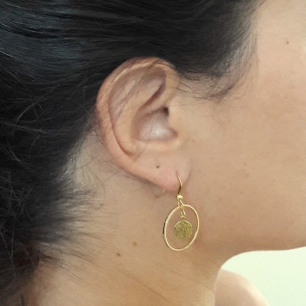 boucles d'oreilles de mariée modernes dorées et cercle, perles et sequins