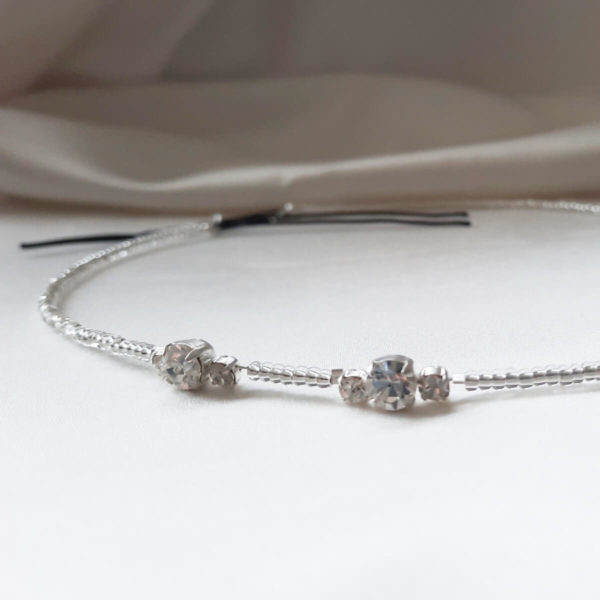 Headband-coiffure-mariée-perles-strass headband de mariée en perles de rocailles et cristaux swarovski